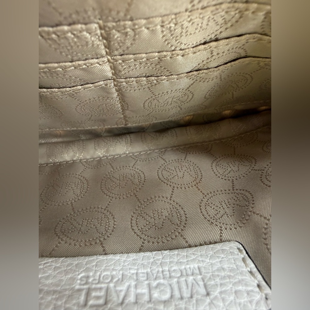 Michael Kors Studded Wristlet Clutch Beige Leather Gold Grommet Zip Pouch Wallet - Picture 11 of 16